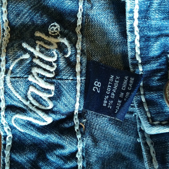 Shorts - Picture 2 of 3